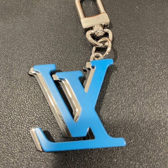 Louis Vuitton Denim Key Chain Bag Charm Blue Louis Vuitton Bag Charm/Key Chain Bijoux Sac Optic Black Blue Silver (JB1255)